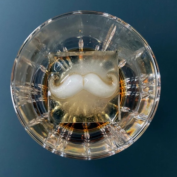 New Honest Ice silicone mustache ice cube mold / tray - Picture 5 of 13